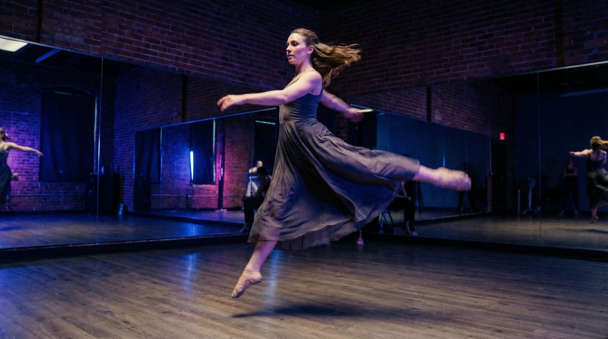 网红美女硬核出圈视频 - 舞蹈病毒式传播